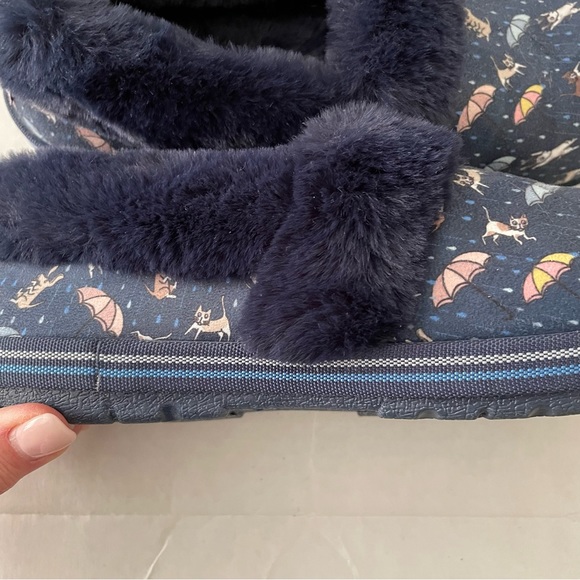 SKECHERS BOBS WOMENS SLIPPERS“Too Cozy Movie Night” Raining Cats and Dogs Design - Picture 4 of 9